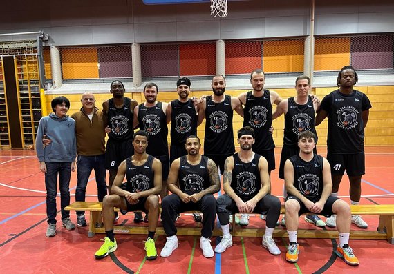 Die Basketballmannschaft "Black Panthers" der DJK Karlsruhe-Ost